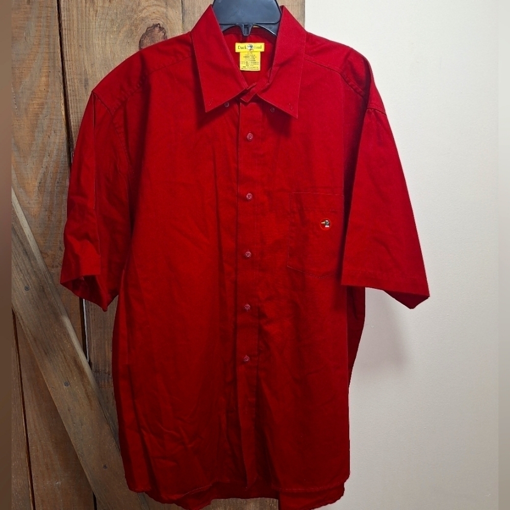 A Duck Head men's short sleeve button-down shirt in a size large. EUC